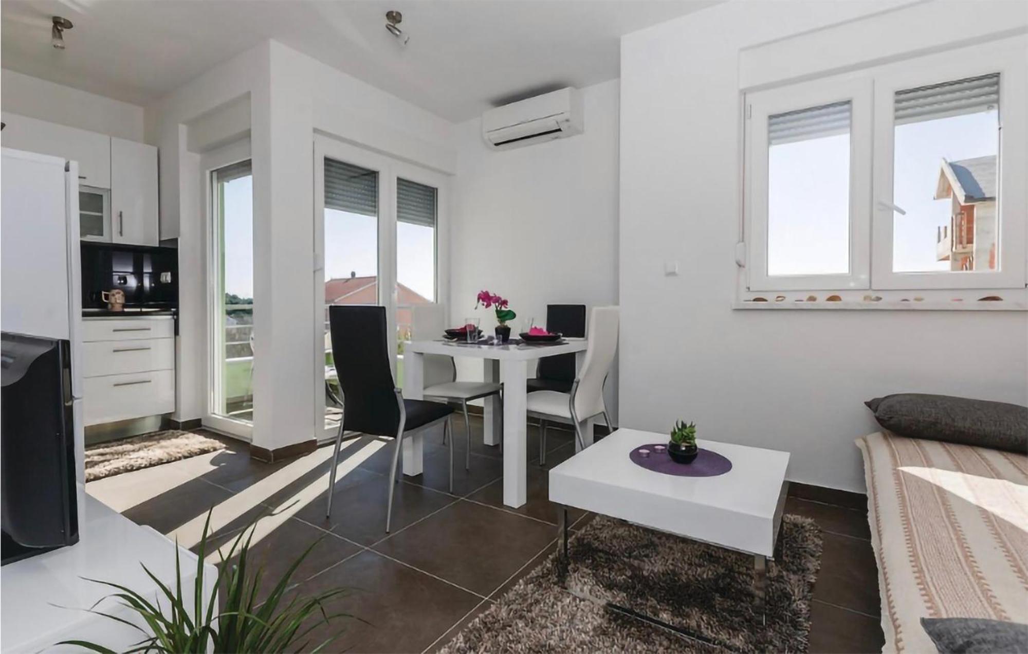 Amazing Apartment In Saldun With Wifi Трогир Экстерьер фото