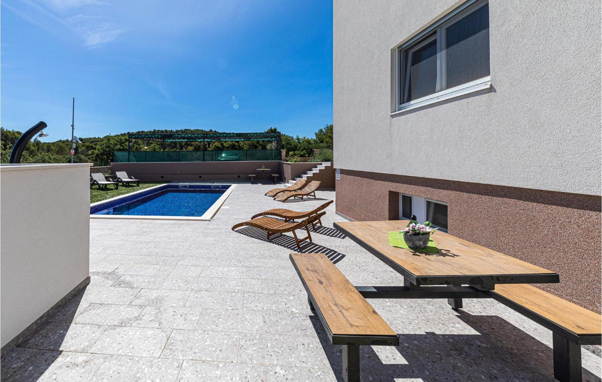 Amazing Apartment In Saldun With Wifi Трогир Экстерьер фото
