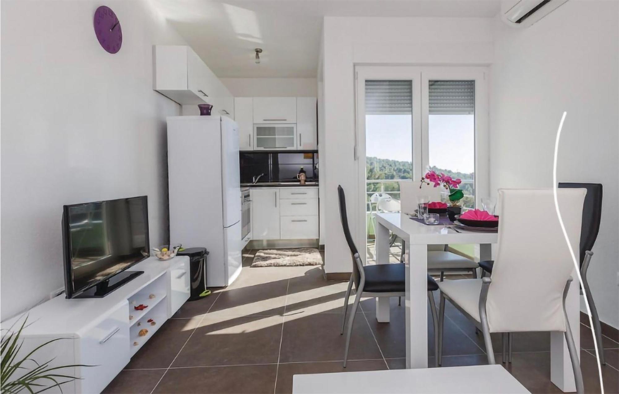 Amazing Apartment In Saldun With Wifi Трогир Экстерьер фото